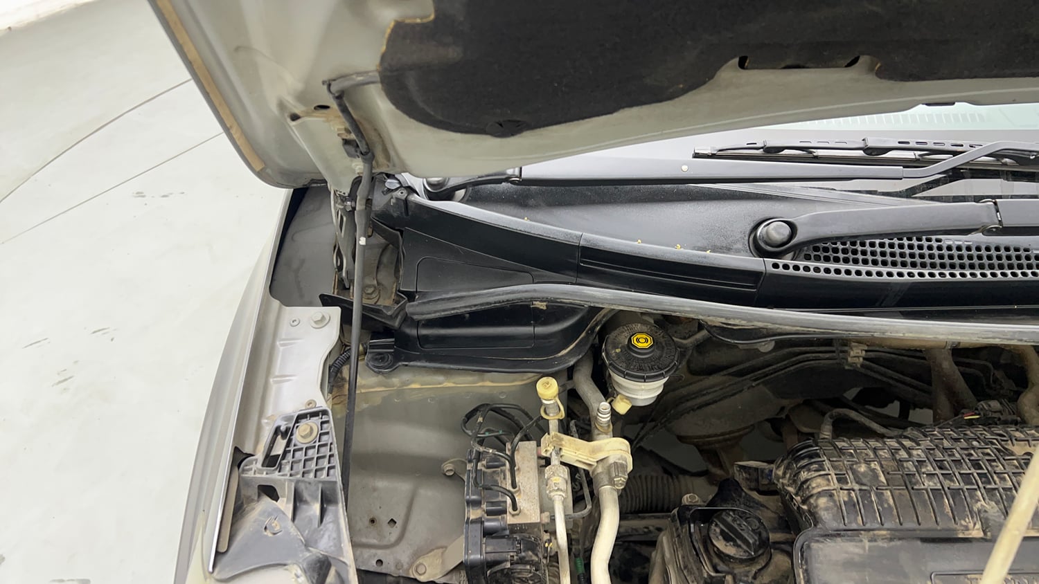 Used 2018 Honda WR-V S MT Petrol Petrol Manual engine ENGINE RIGHT SIDE HINGE & APRON VIEW