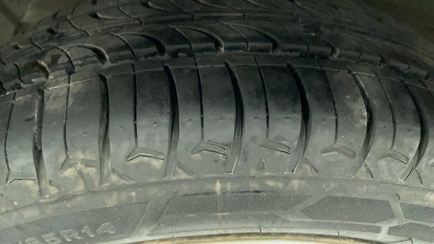 Used 2015 Hyundai Grand i10 Sportz 1.2 Kappa VTVT Petrol Manual tyres LEFT FRONT TYRE TREAD VIEW