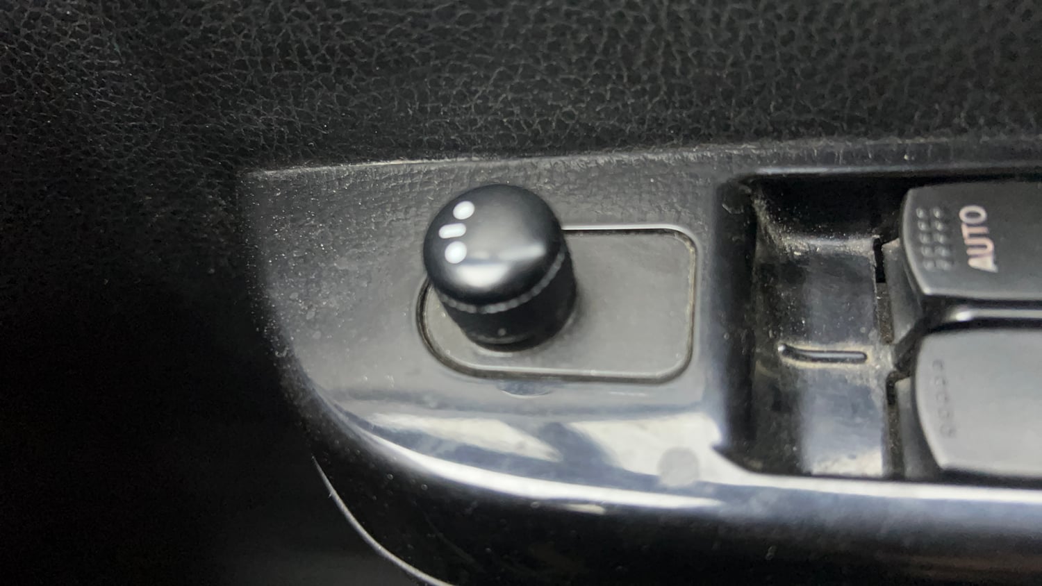 Used 2018 Maruti Suzuki Wagon R VXI Petrol Manual top_features Adjustable ORVM