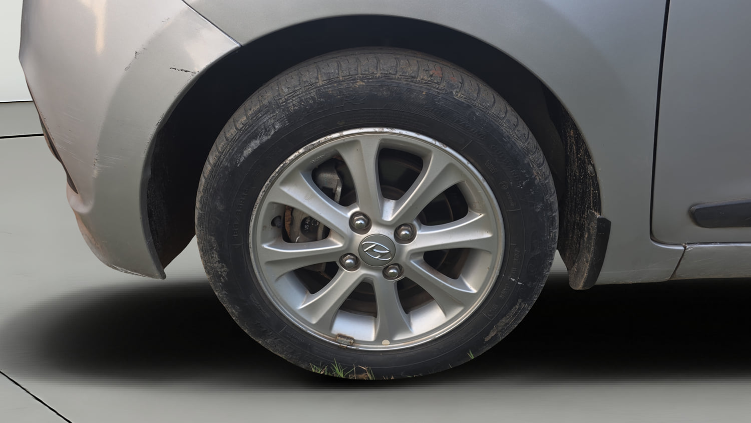 Used 2015 Hyundai Grand i10 Asta 1.2 Kappa VTVT Petrol Manual tyres LEFT FRONT TYRE RIM VIEW