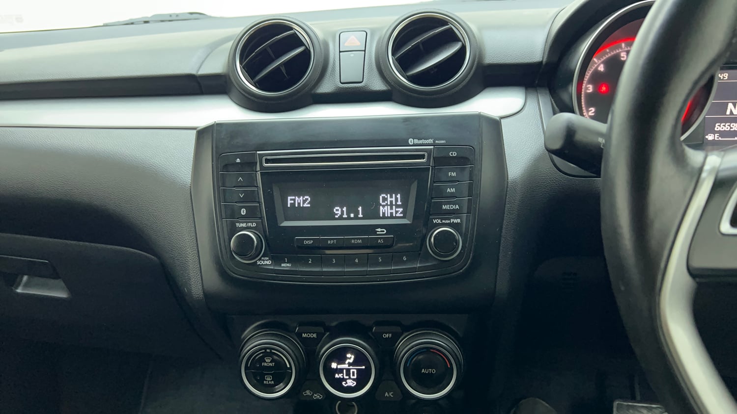 Used 2018 Maruti Suzuki Swift ZXi AMT Petrol Automatic top_features Integrated (in-dash) music system