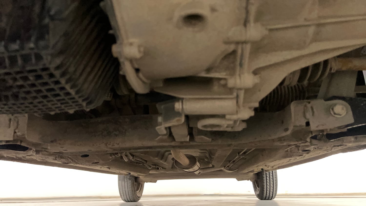 Used 2022 Renault Kwid RXL (O) 1.0 Petrol Manual extra FRONT LEFT UNDERBODY VIEW