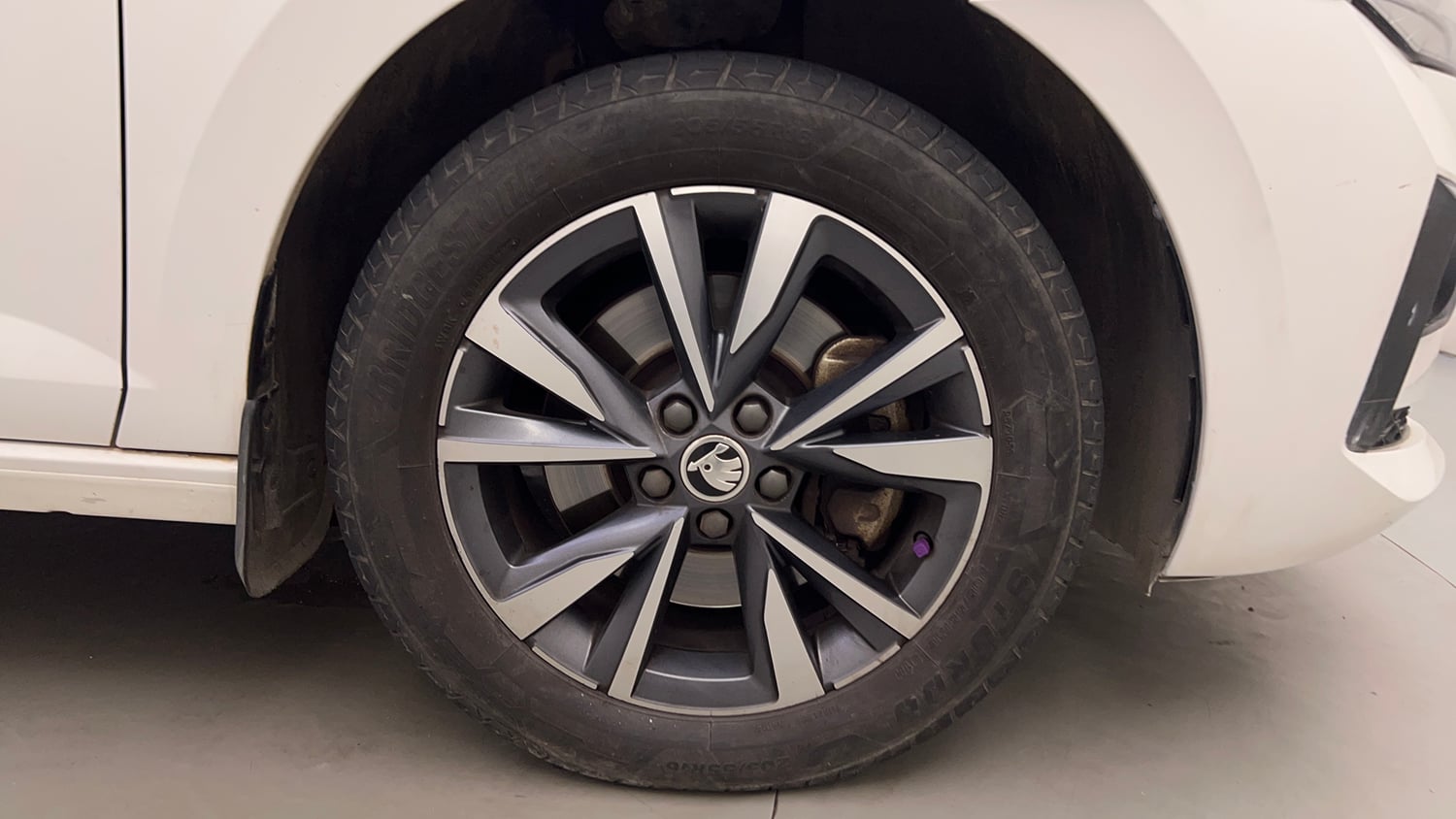 Used 2023 Skoda Slavia Style 1.5L TSI DSG Petrol Automatic tyres RIGHT FRONT TYRE RIM VIEW