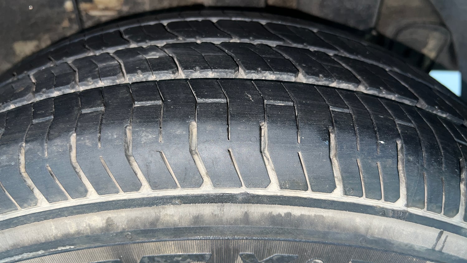 Used 2017 Hyundai Elite i20 Sportz 1.2 Petrol Manual tyres LEFT REAR TYRE TREAD VIEW