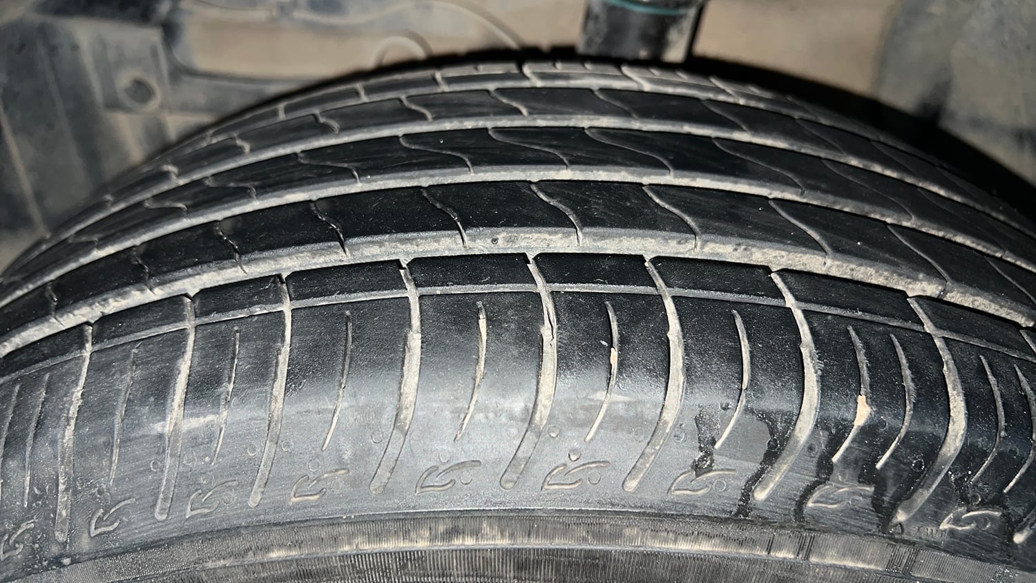 Used 2023 Maruti Suzuki Brezza ZXi Plus AT Petrol Automatic tyres LEFT FRONT TYRE TREAD VIEW