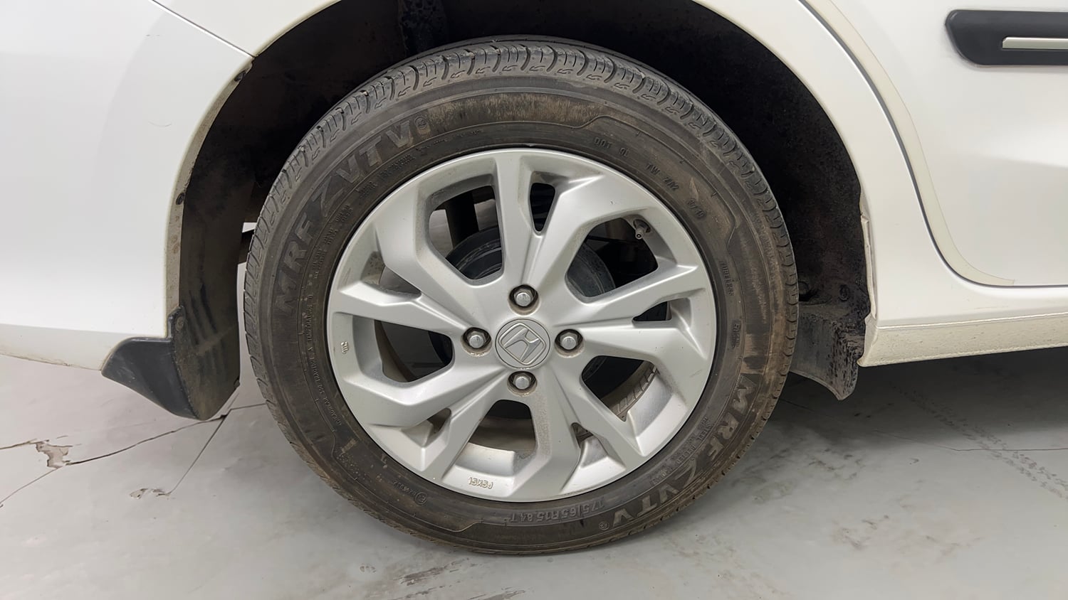 Used 2019 Honda Amaze 1.2 VX MT Petrol Petrol Manual tyres RIGHT REAR TYRE RIM VIEW