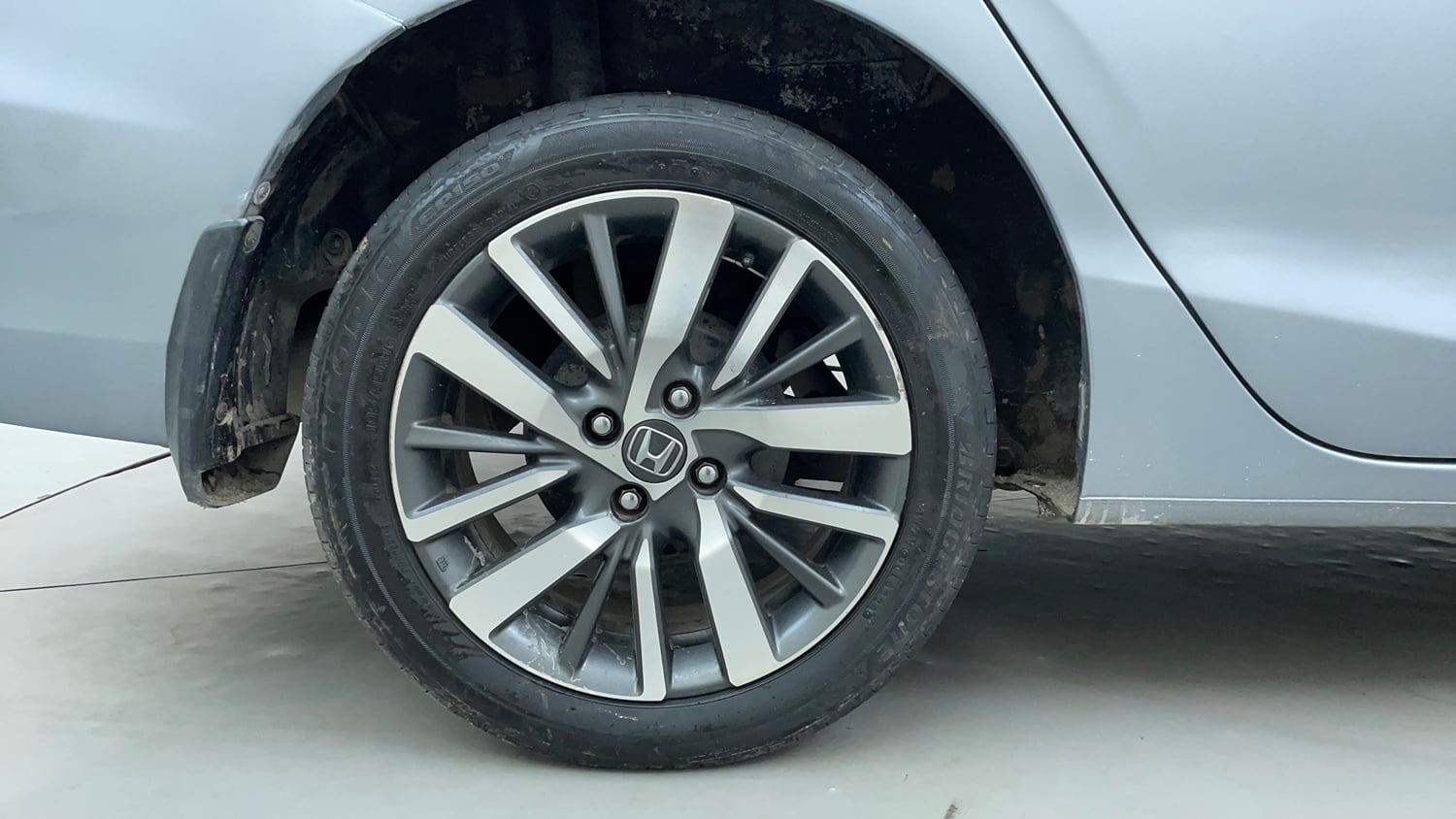Used 2021 Honda City ZX CVT Petrol Petrol Automatic tyres RIGHT REAR TYRE RIM VIEW