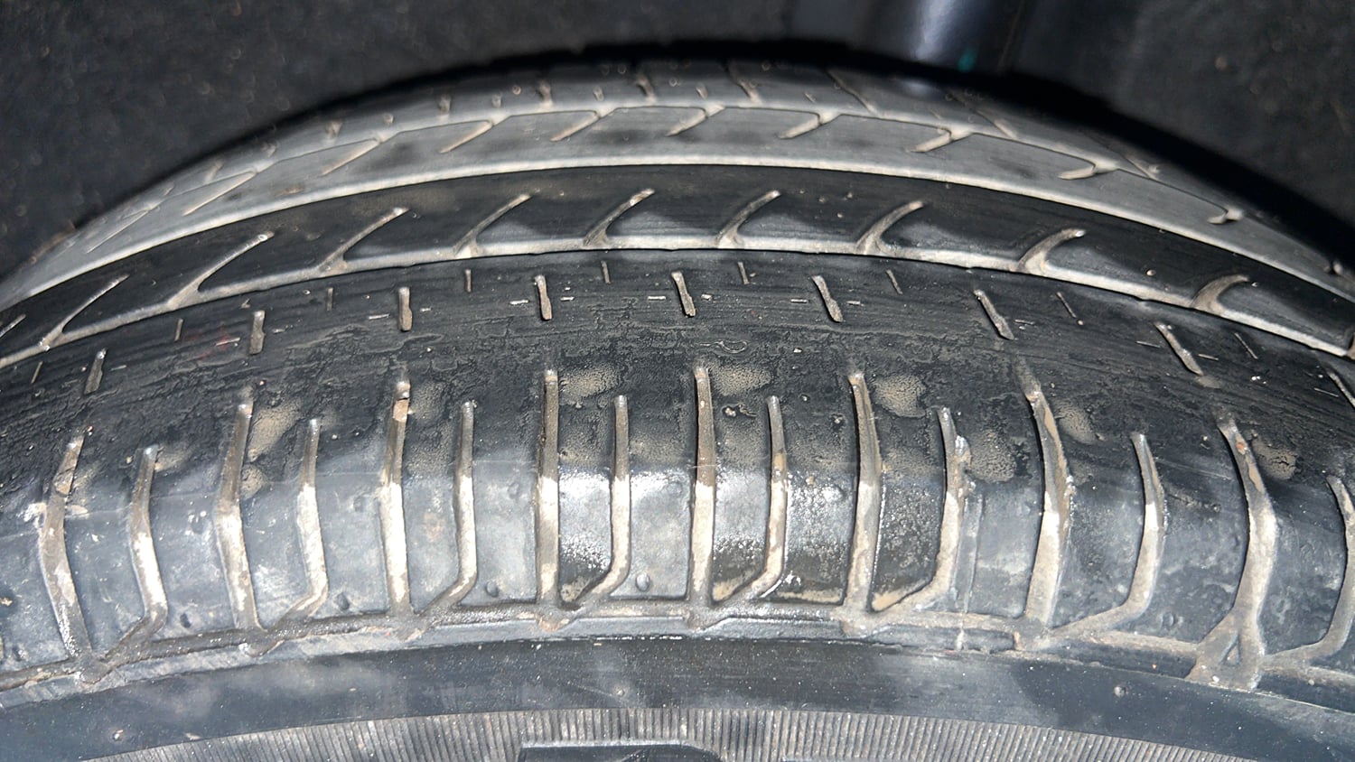 Used 2017 Maruti Suzuki Baleno Delta 1.2 Petrol Manual tyres LEFT REAR TYRE TREAD VIEW