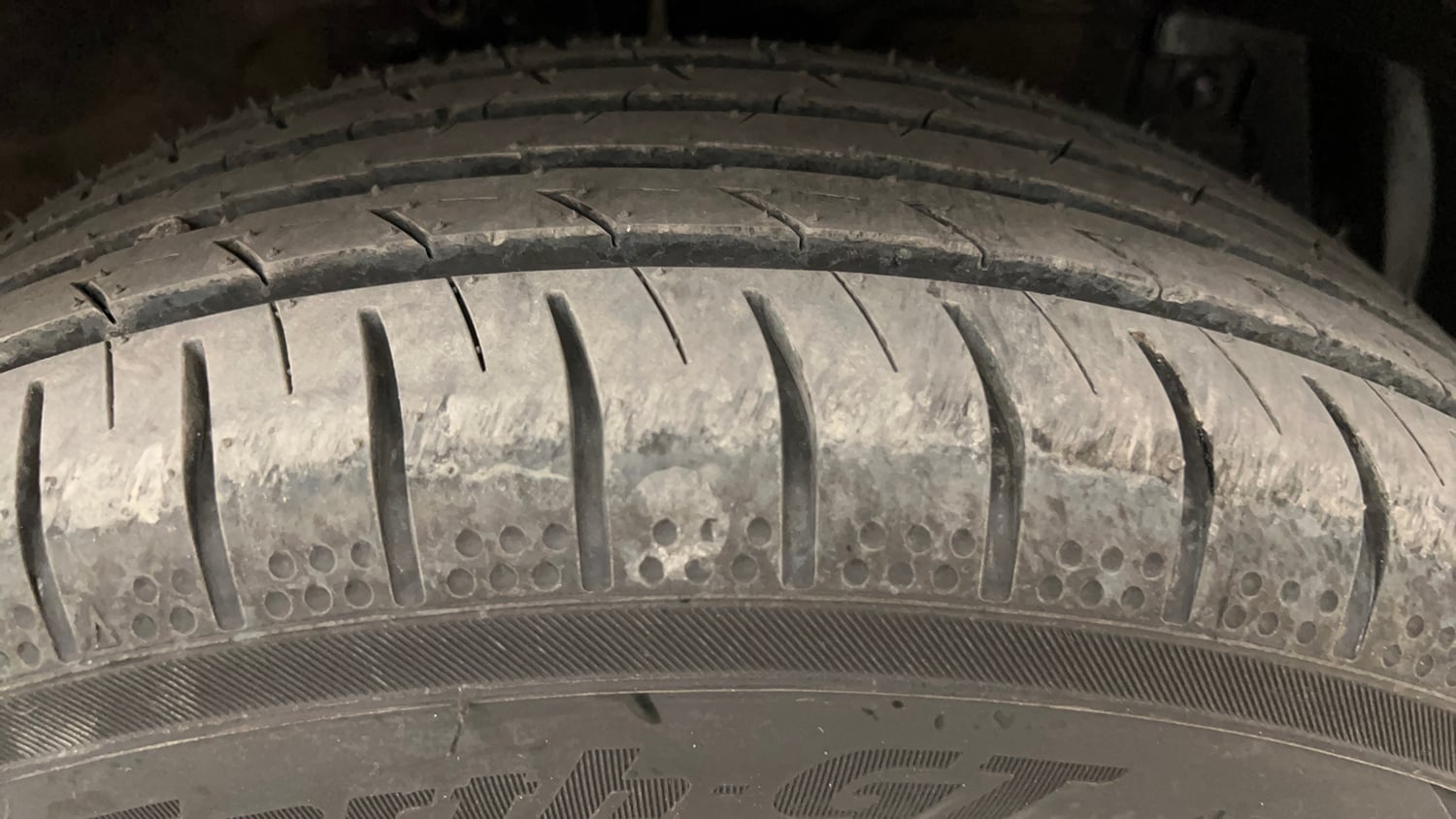 Used 2016 Maruti Suzuki Swift ZDi Diesel Manual tyres RIGHT FRONT TYRE TREAD VIEW