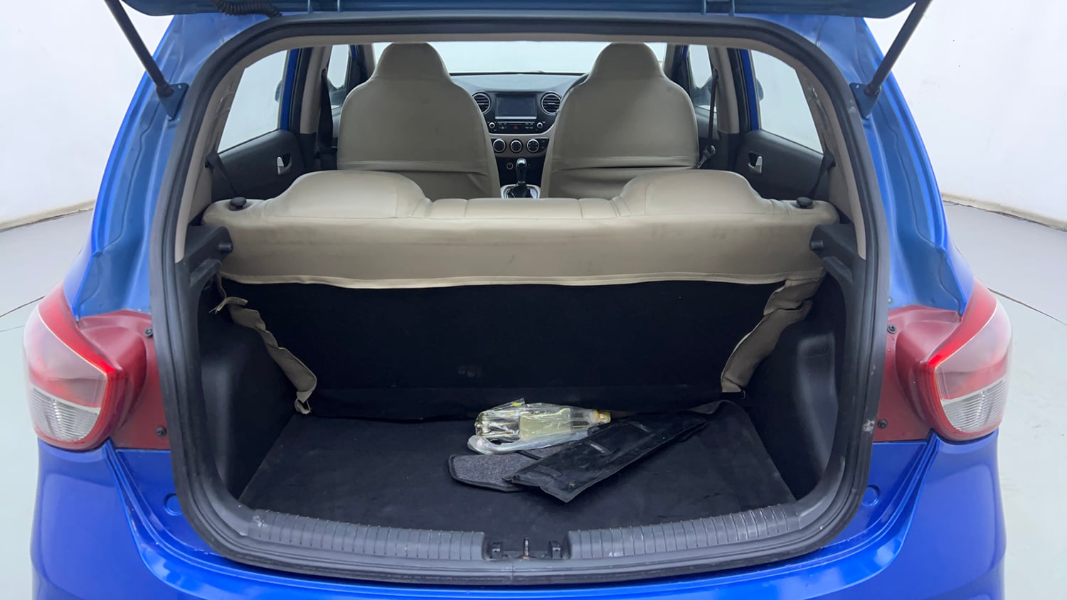 Used 2018 Hyundai Grand i10 Sportz AT 1.2 Kappa VTVT Petrol Automatic interior DICKY INSIDE VIEW