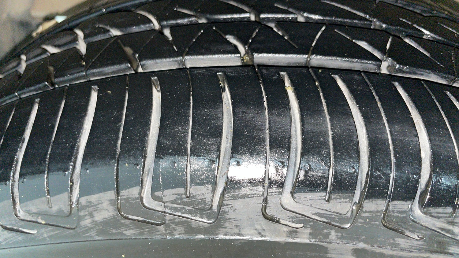 Used 2023 Maruti Suzuki XL6 Zeta MT Petrol Petrol Manual tyres LEFT FRONT TYRE TREAD VIEW