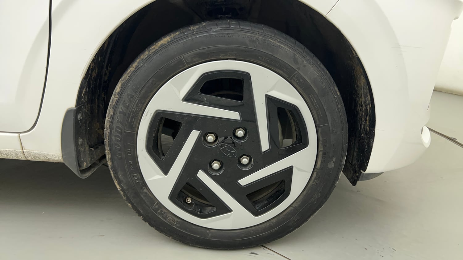 Used 2023 Hyundai Grand i10 Nios Sportz 1.2 Kappa VTVT CNG Cng Manual tyres RIGHT FRONT TYRE RIM VIEW