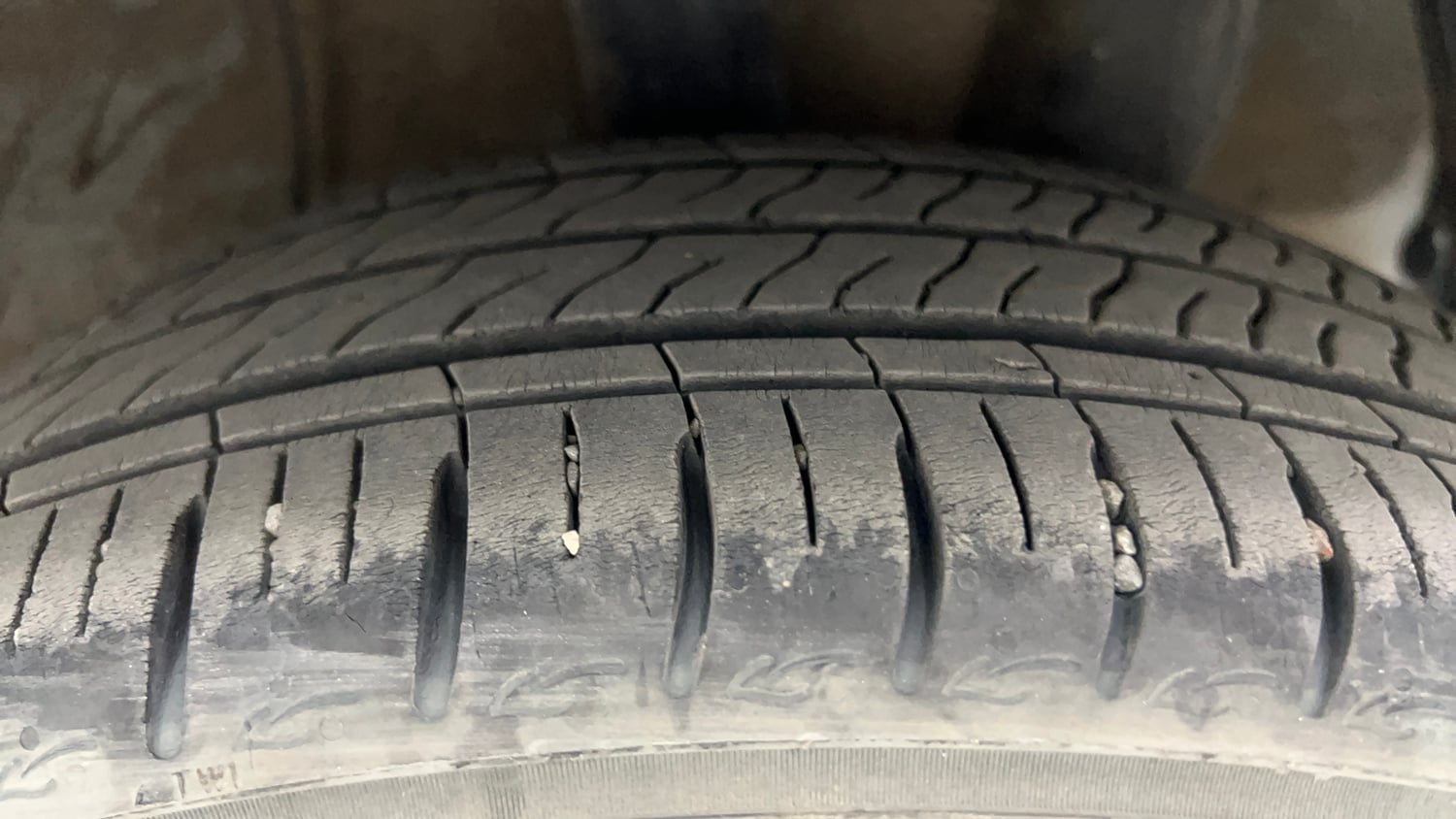 Used 2025 Hyundai Aura SX 1.2 CNG Cng Manual tyres LEFT REAR TYRE TREAD VIEW