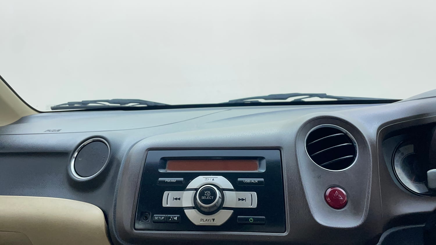 Used 2013 Honda Brio VX MT Petrol Manual top_features Integrated (in-dash) music system