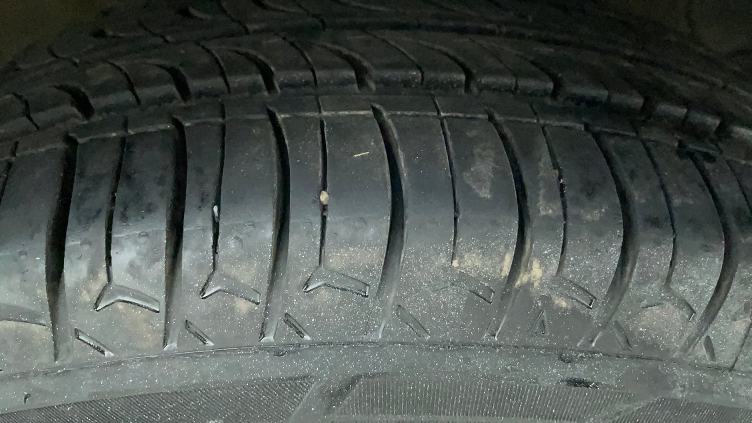 Used 2015 Hyundai Grand i10 Sportz 1.2 Kappa VTVT Petrol Manual tyres RIGHT FRONT TYRE TREAD VIEW