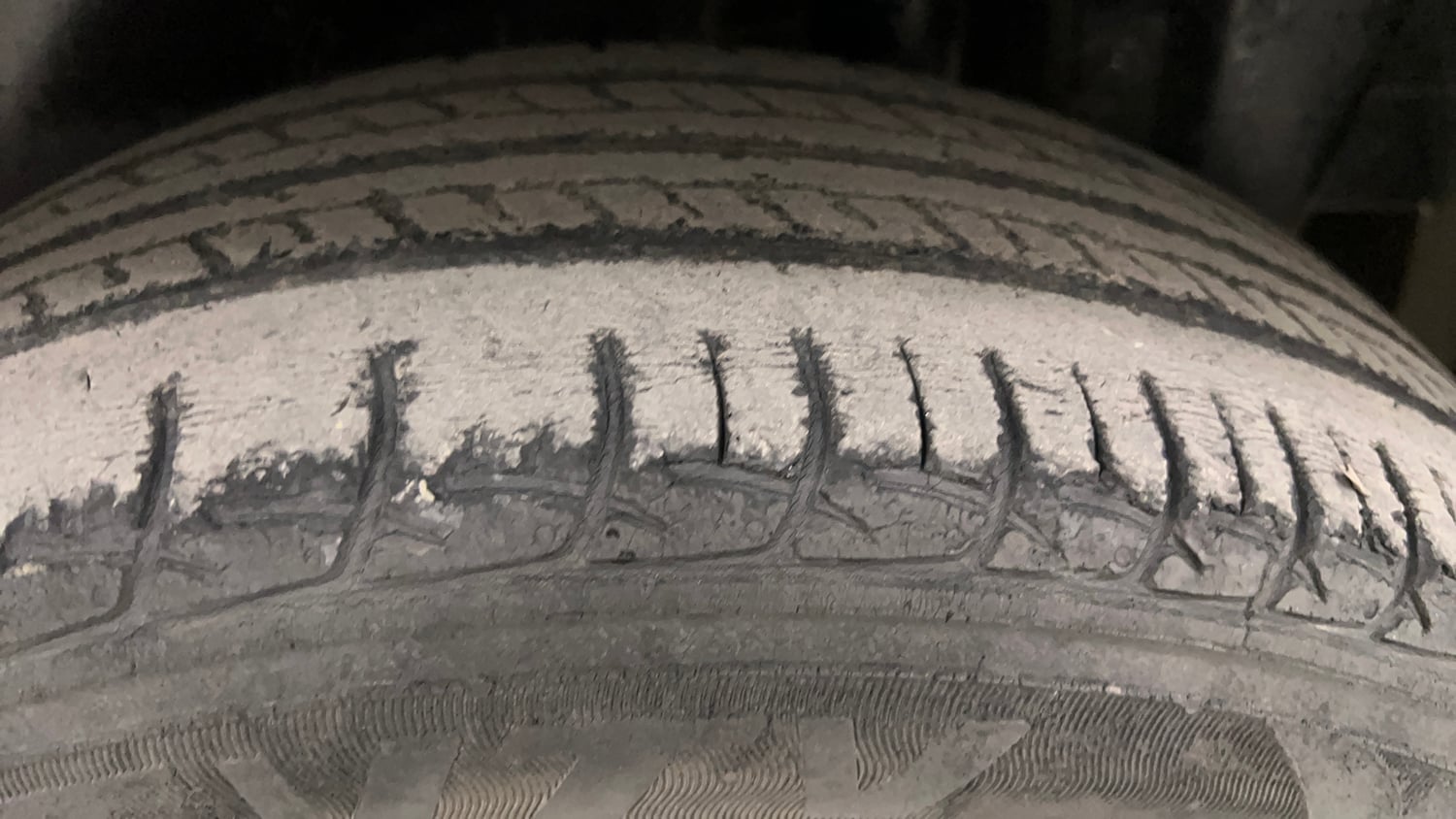 Used 2016 Maruti Suzuki Swift ZDi Diesel Manual tyres LEFT REAR TYRE TREAD VIEW