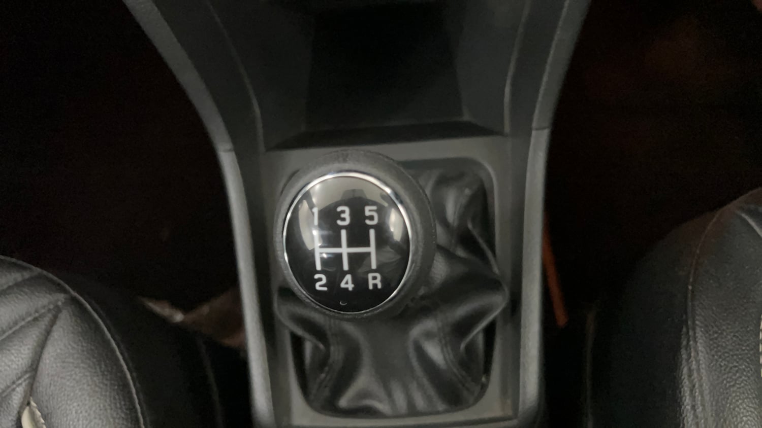 Used 2017 Maruti Suzuki Vitara Brezza [2016-2020] ZDi Diesel Manual interior GEAR  KNOB VIEW