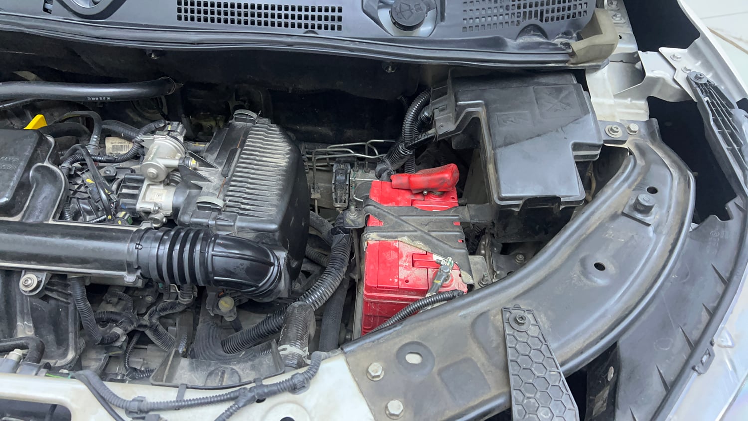 Used 2022 Nissan Magnite XV Petrol Manual engine ENGINE LEFT SIDE VIEW