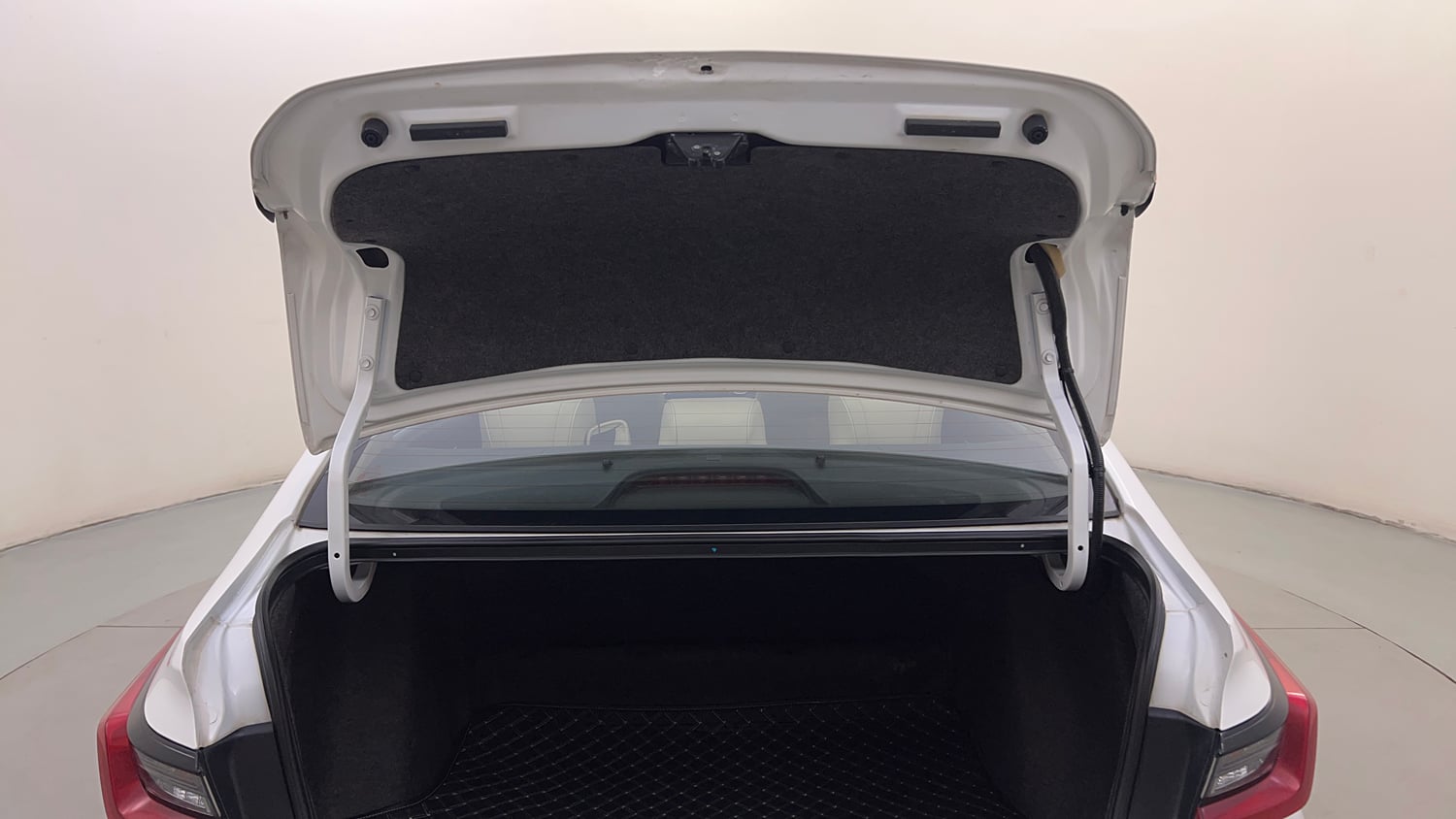 Used 2022 Honda City ZX CVT Petrol Petrol Automatic interior DICKY DOOR OPEN VIEW