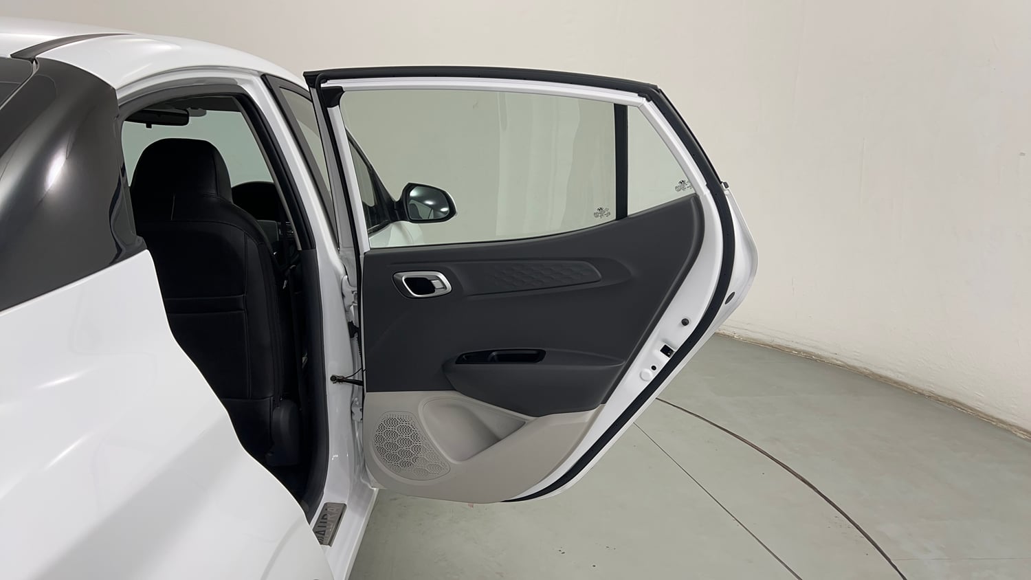 Used 2025 Hyundai Aura SX 1.2 CNG Cng Manual interior RIGHT REAR DOOR OPEN VIEW