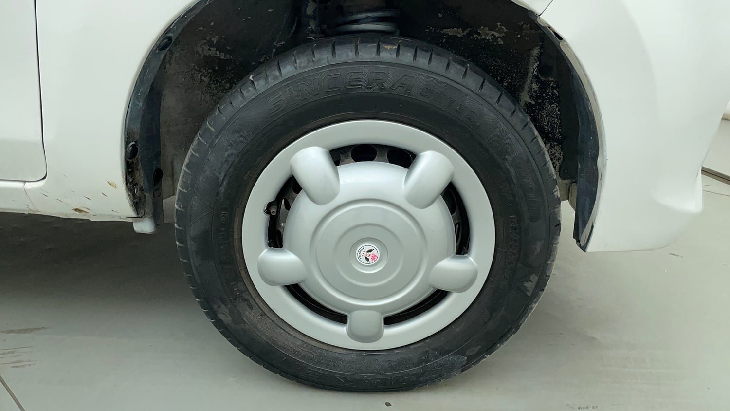 Used 2016 Maruti Suzuki Alto 800 LXi Petrol Manual tyres RIGHT FRONT TYRE RIM VIEW