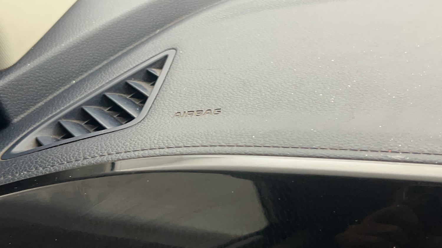 Used 2022 Kia Carens Luxury 1.4 Petrol 7 STR Petrol Manual top_features Side airbags