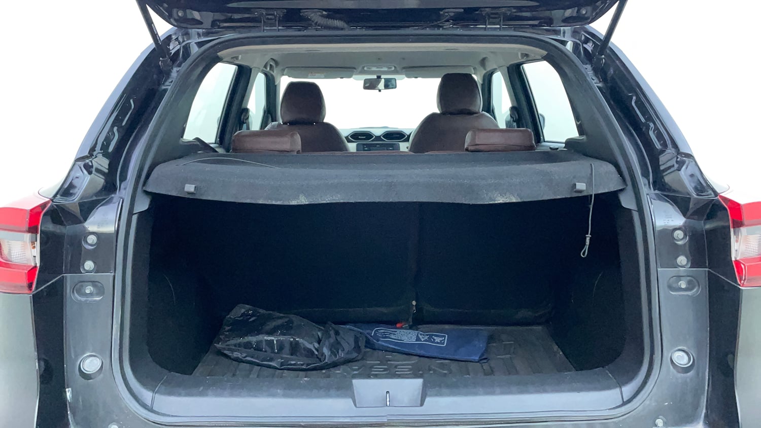 Used 2022 Nissan Magnite XV Executive Petrol Manual interior DICKY INSIDE VIEW