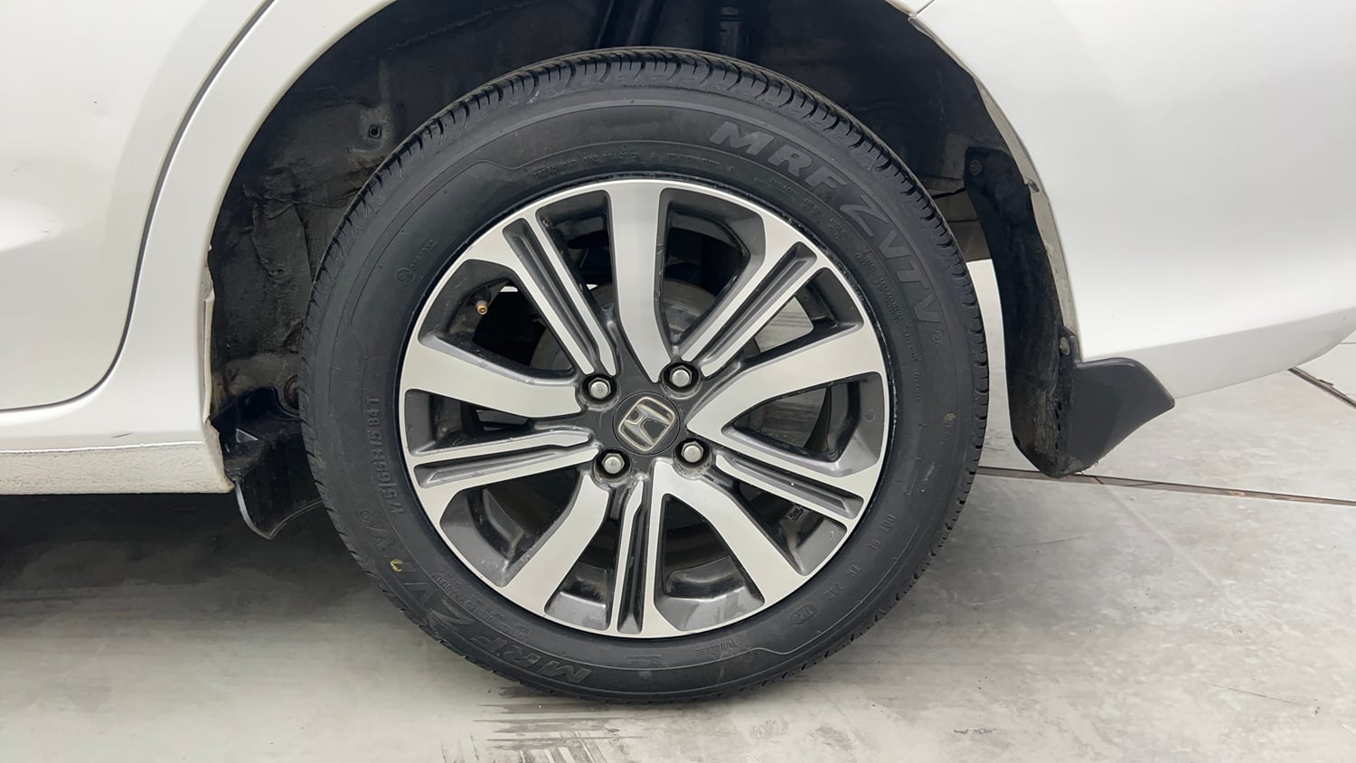 Used 2023 Honda Amaze VX 1.2 Petrol MT Petrol Manual tyres LEFT REAR TYRE RIM VIEW