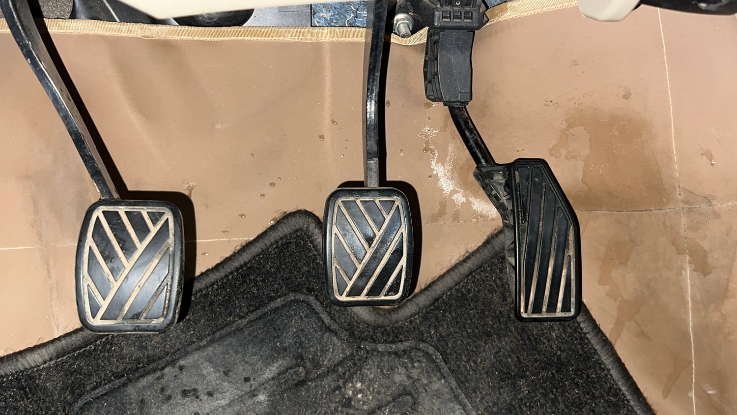 Used 2023 Maruti Suzuki Ertiga ZXi Plus Petrol Manual interior PEDALS VIEW