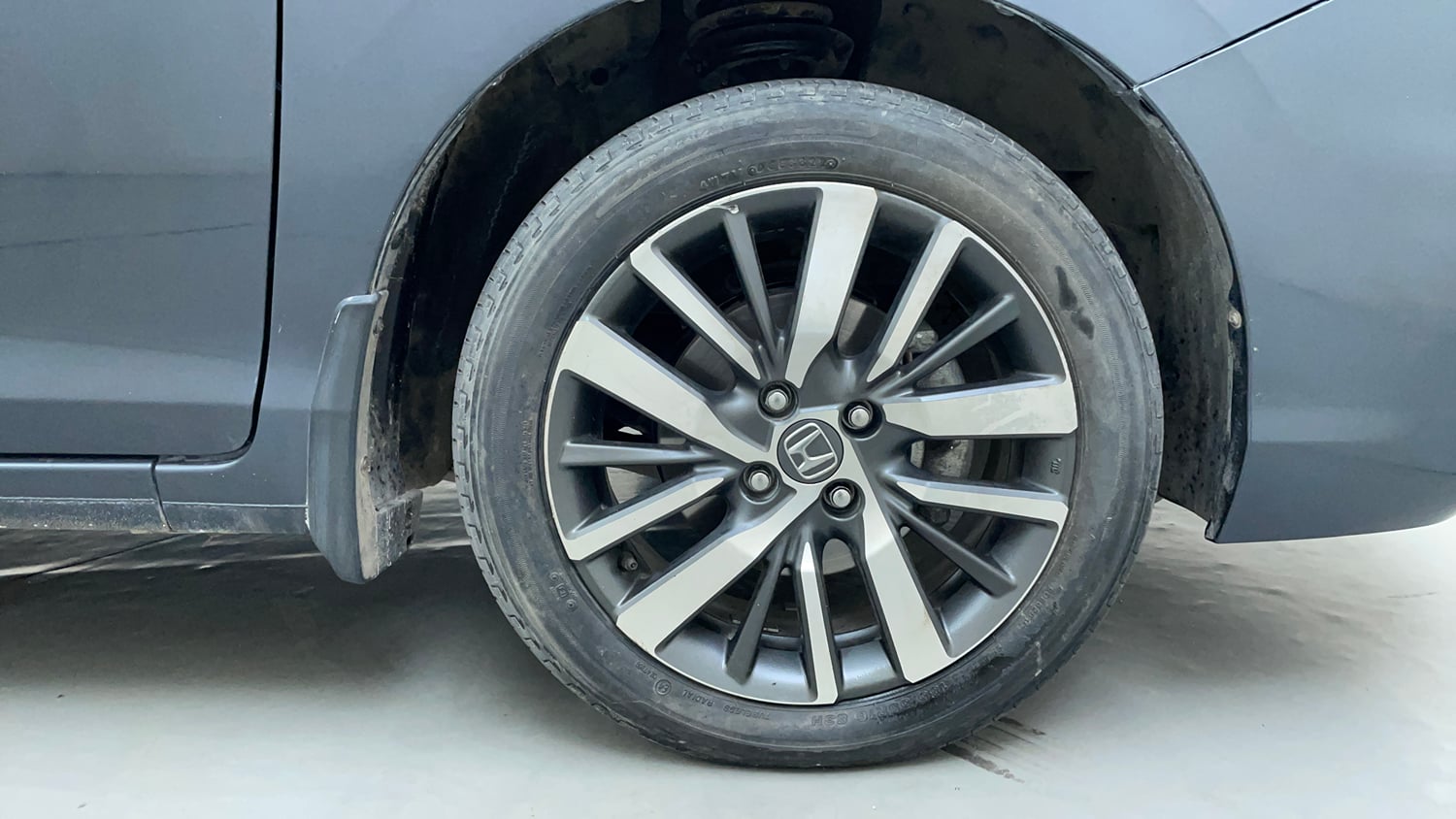 Used 2022 Honda City ZX CVT Petrol Petrol Automatic tyres RIGHT FRONT TYRE RIM VIEW