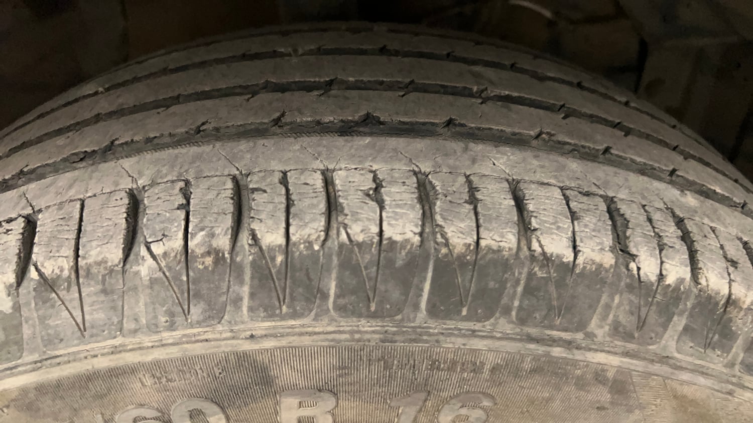Used 2017 Maruti Suzuki Vitara Brezza [2016-2020] ZDi Diesel Manual tyres RIGHT FRONT TYRE TREAD VIEW