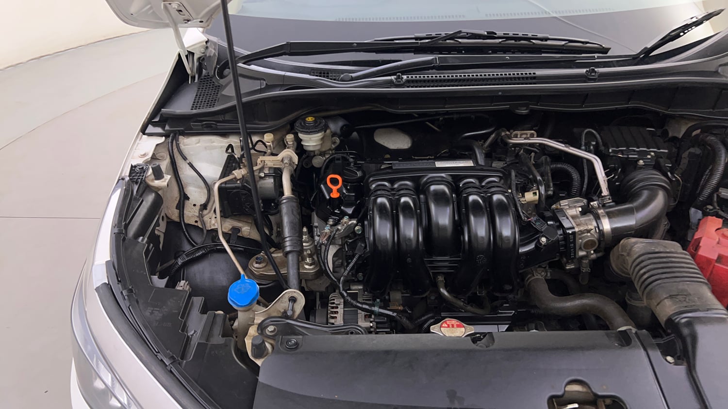 Used 2022 Honda City ZX CVT Petrol Petrol Automatic engine ENGINE RIGHT SIDE HINGE & APRON VIEW