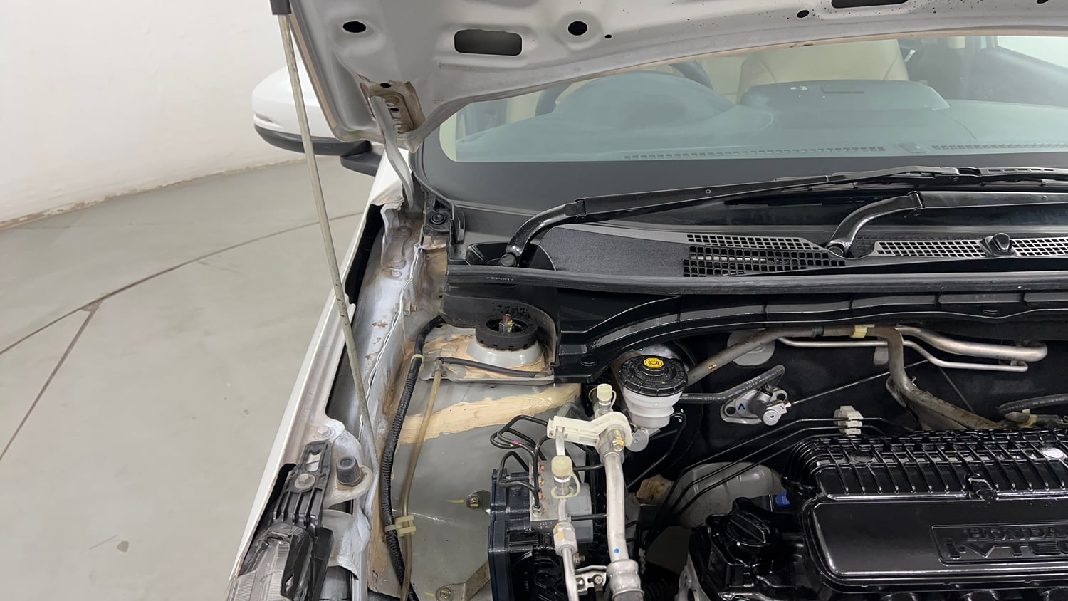 Used 2019 Honda Amaze 1.2 VX MT Petrol Petrol Manual engine ENGINE RIGHT SIDE HINGE & APRON VIEW