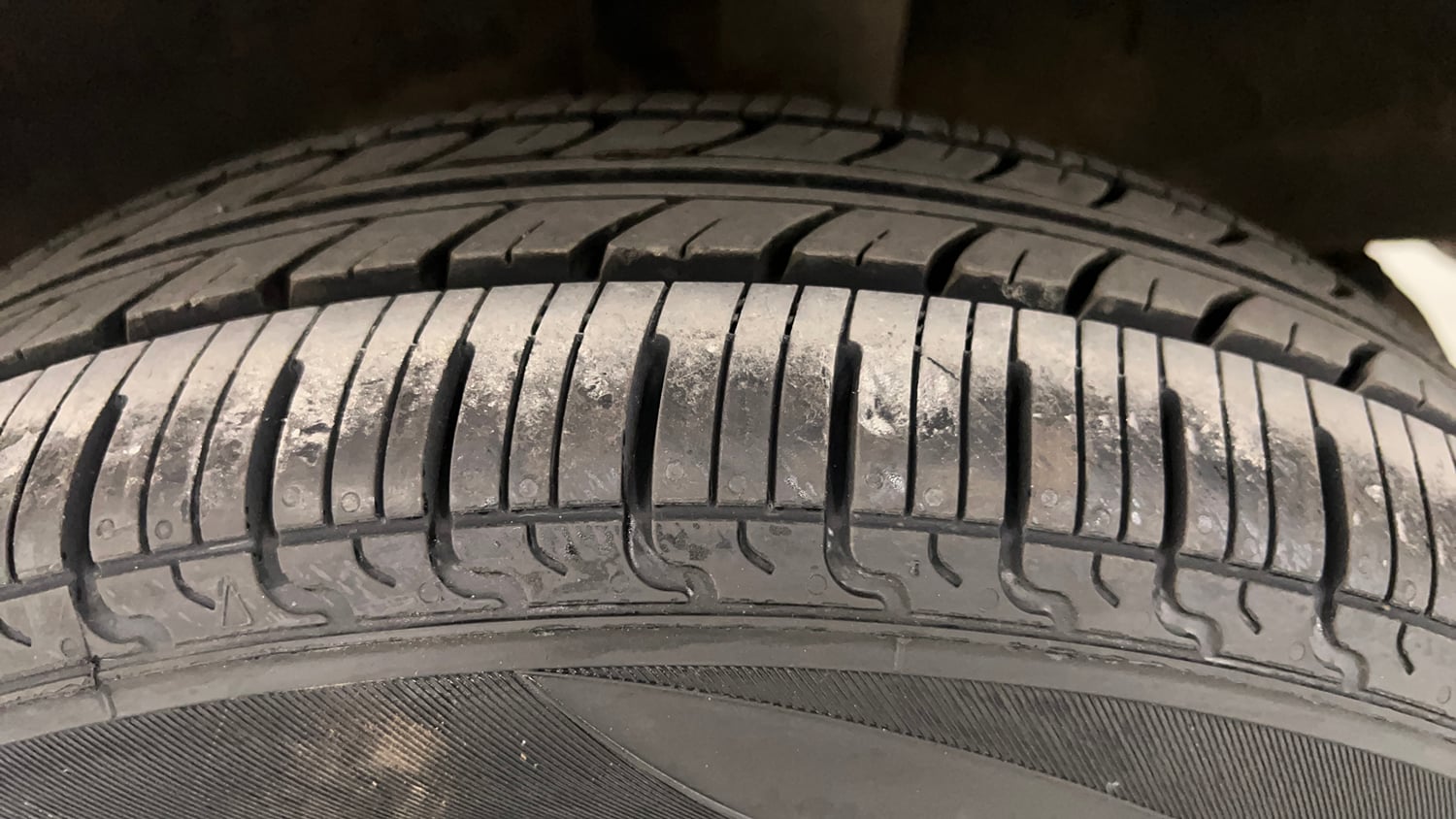 Used 2022 Renault Kwid RXL (O) 1.0 Petrol Manual tyres LEFT REAR TYRE TREAD VIEW