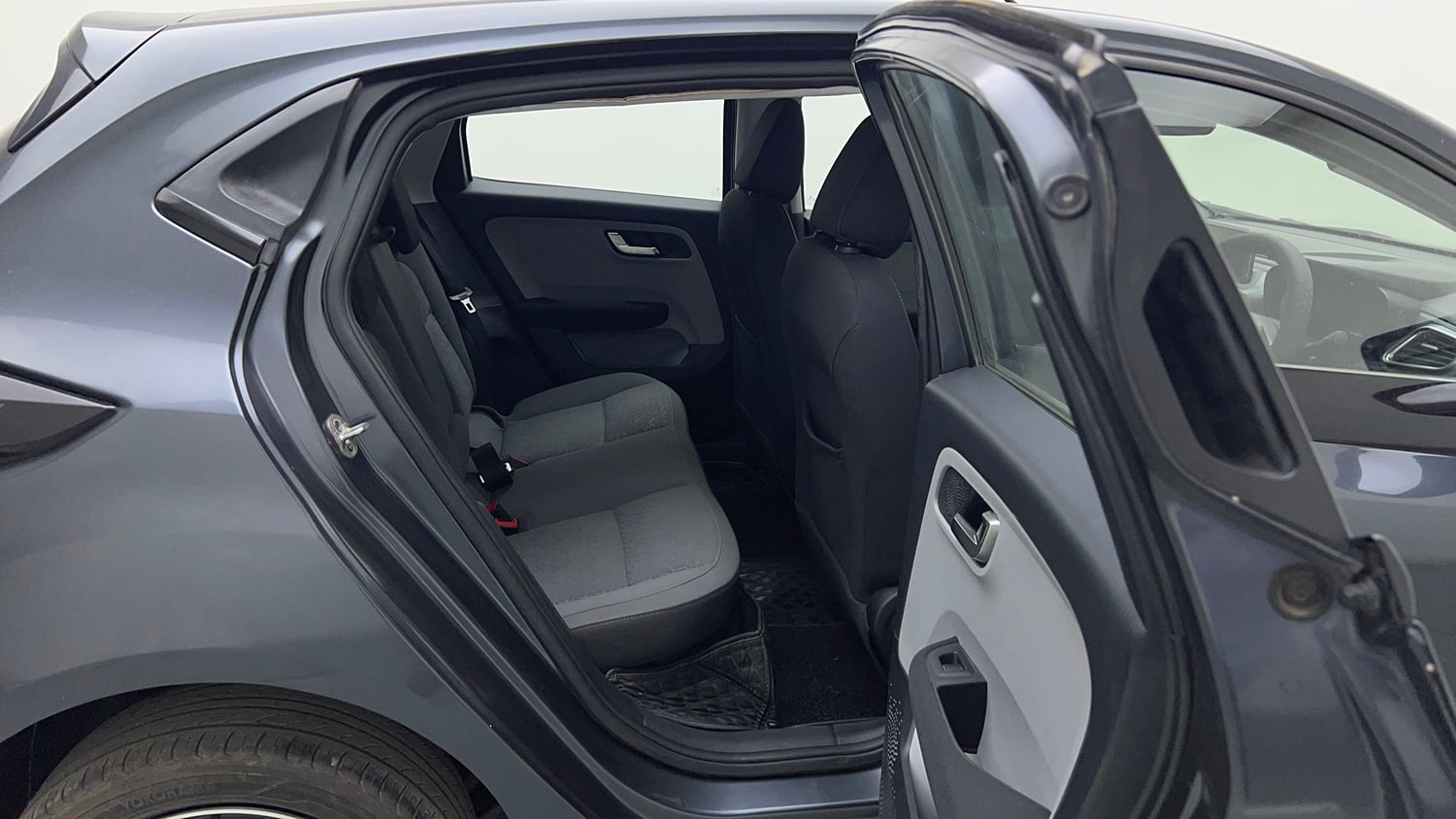 Used 2020 Tata Altroz XZ Petrol Petrol Manual interior RIGHT SIDE REAR DOOR CABIN VIEW