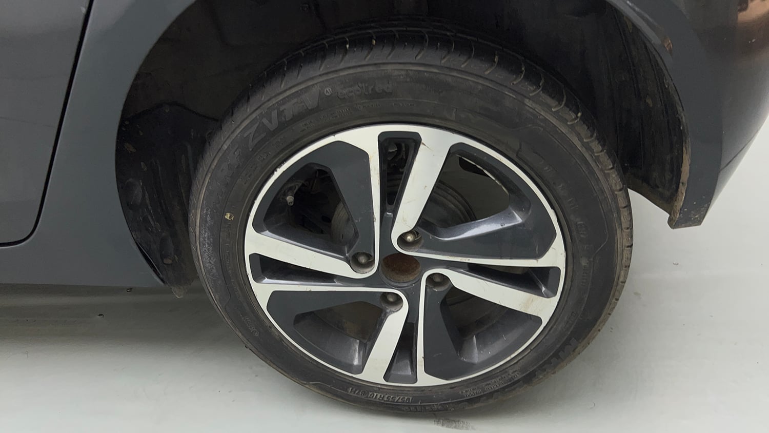 Used 2021 Tata Altroz XZ Petrol Petrol Manual tyres LEFT REAR TYRE RIM VIEW