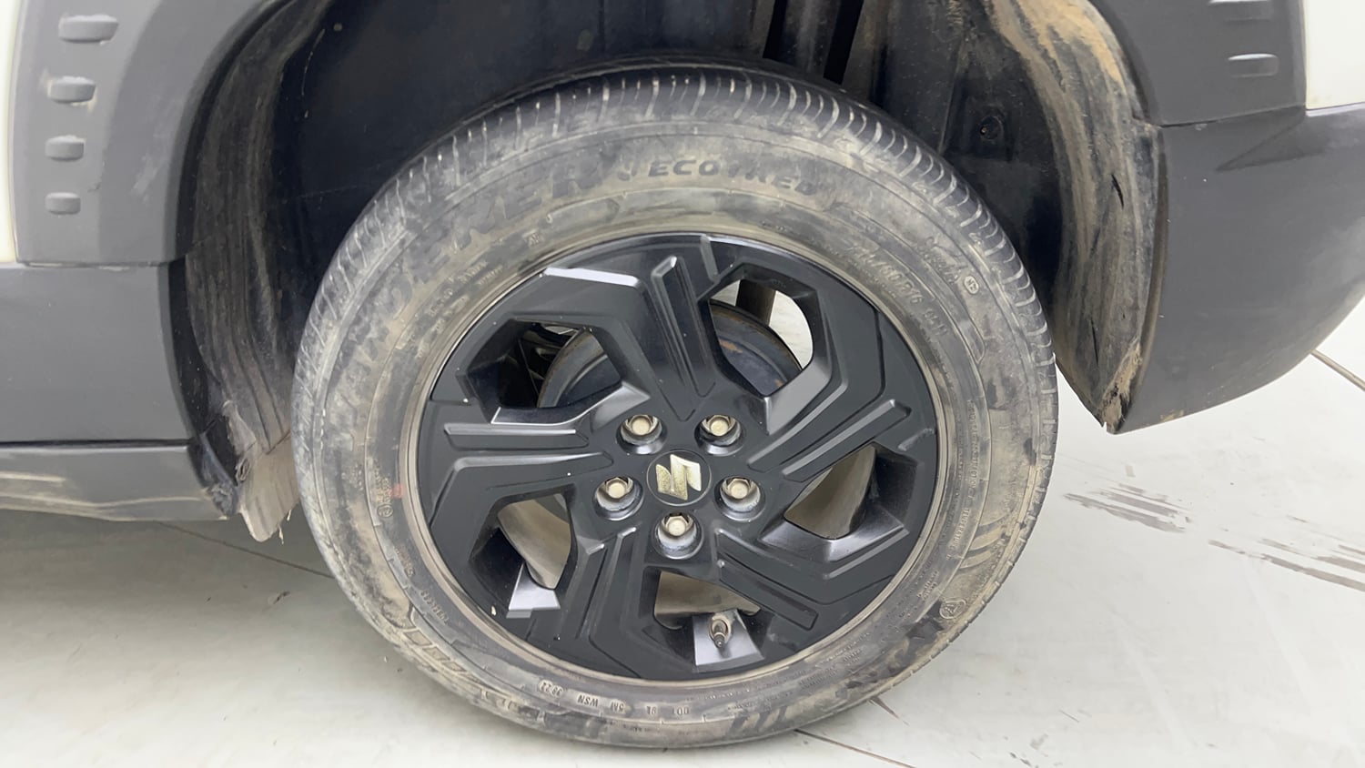 Used 2022 Maruti Suzuki Brezza ZXi Petrol Manual tyres LEFT REAR TYRE RIM VIEW