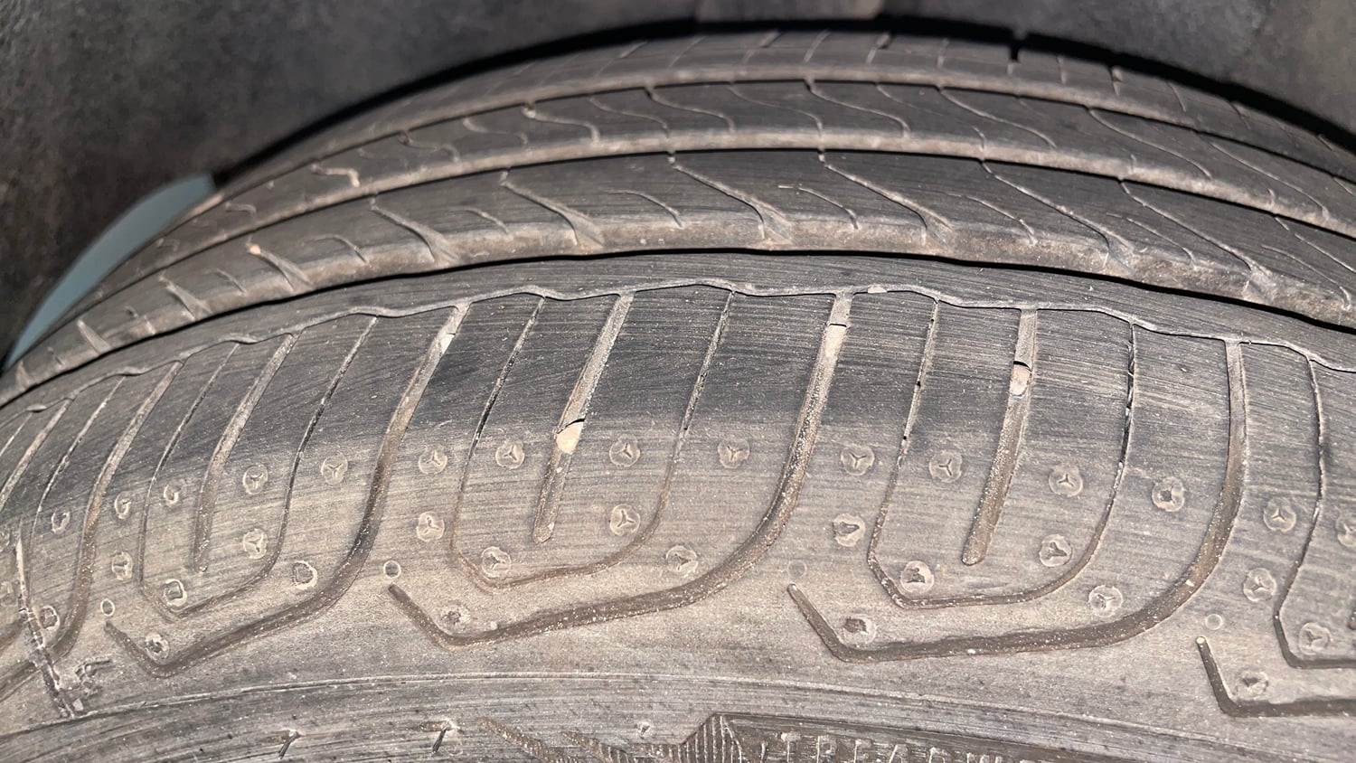 Used 2012 Ford Figo Duratorq Diesel EXI 1.4 Diesel Manual tyres RIGHT REAR TYRE TREAD VIEW
