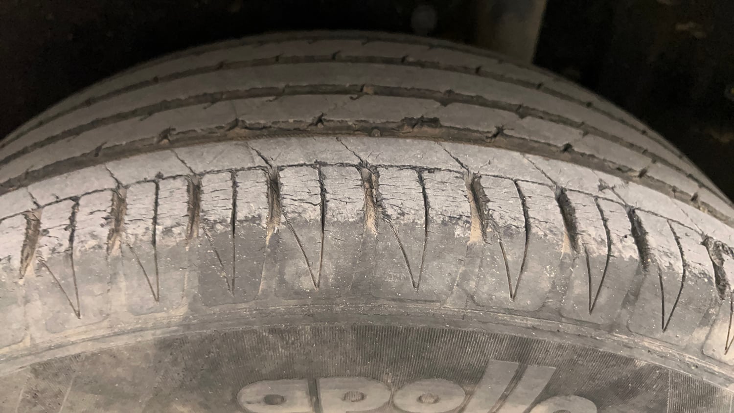 Used 2017 Maruti Suzuki Vitara Brezza [2016-2020] ZDi Diesel Manual tyres LEFT REAR TYRE TREAD VIEW