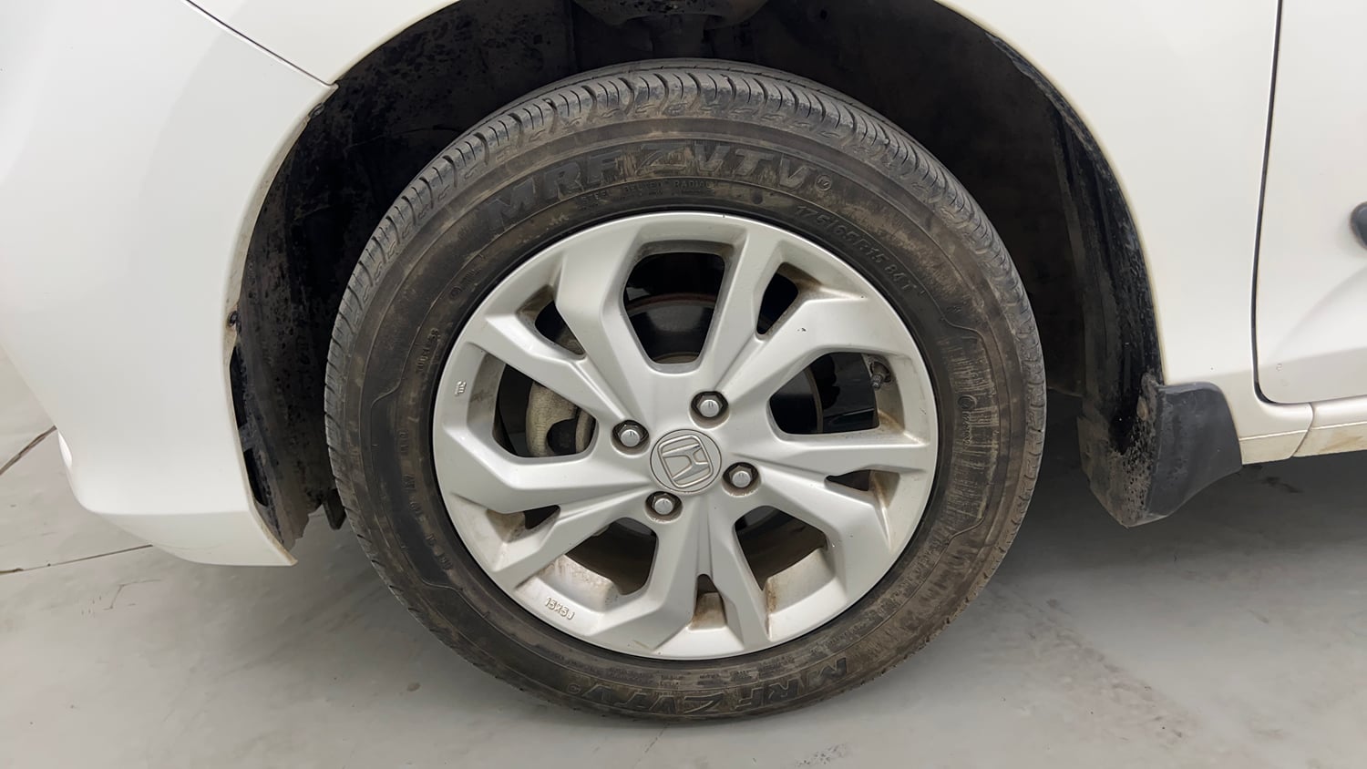 Used 2019 Honda Amaze 1.2 VX MT Petrol Petrol Manual tyres LEFT FRONT TYRE RIM VIEW