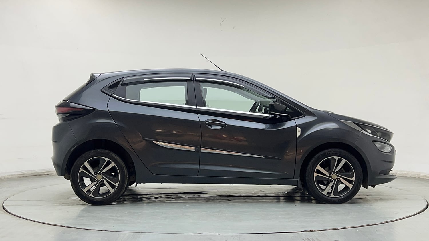 Used 2021 Tata Altroz XZ Petrol Petrol Manual exterior RIGHT SIDE VIEW