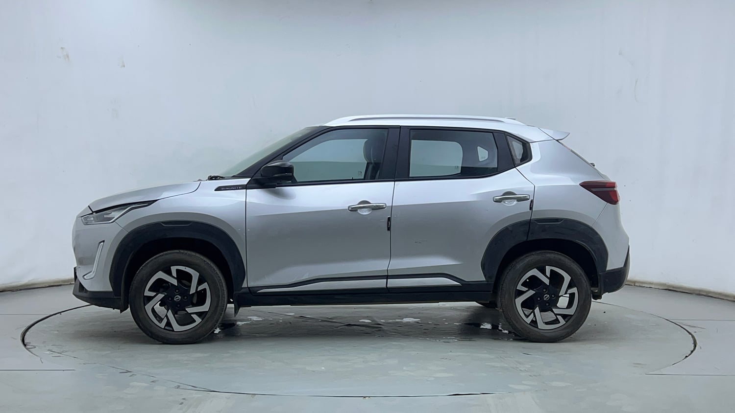 Used 2022 Nissan Magnite XV Petrol Manual exterior LEFT SIDE VIEW