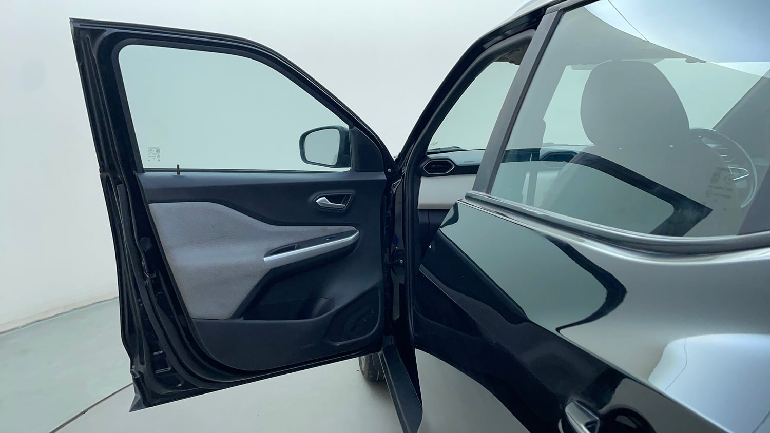 Used 2022 Nissan Magnite XV Executive Petrol Manual interior LEFT FRONT DOOR OPEN VIEW