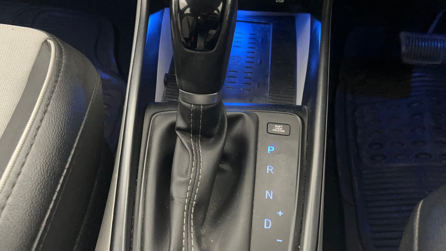 Used 2024 Hyundai New i20 Asta (O) 1.2 IVT Petrol Automatic interior GEAR  KNOB VIEW