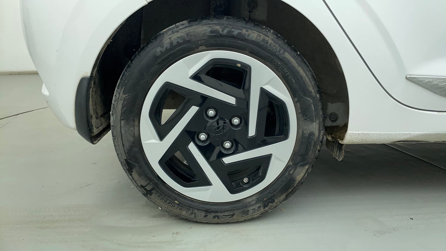 Used 2024 Hyundai Grand i10 Nios Sportz 1.2 Kappa VTVT Petrol Manual tyres RIGHT REAR TYRE RIM VIEW
