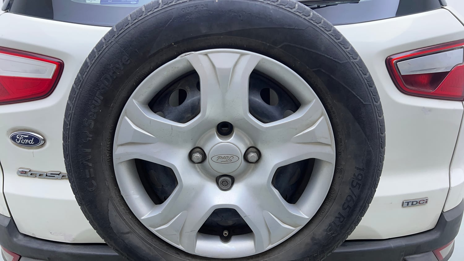 Used 2017 Ford EcoSport Trend+ 1.5L TDCi Diesel Manual tyres SPARE TYRE VIEW