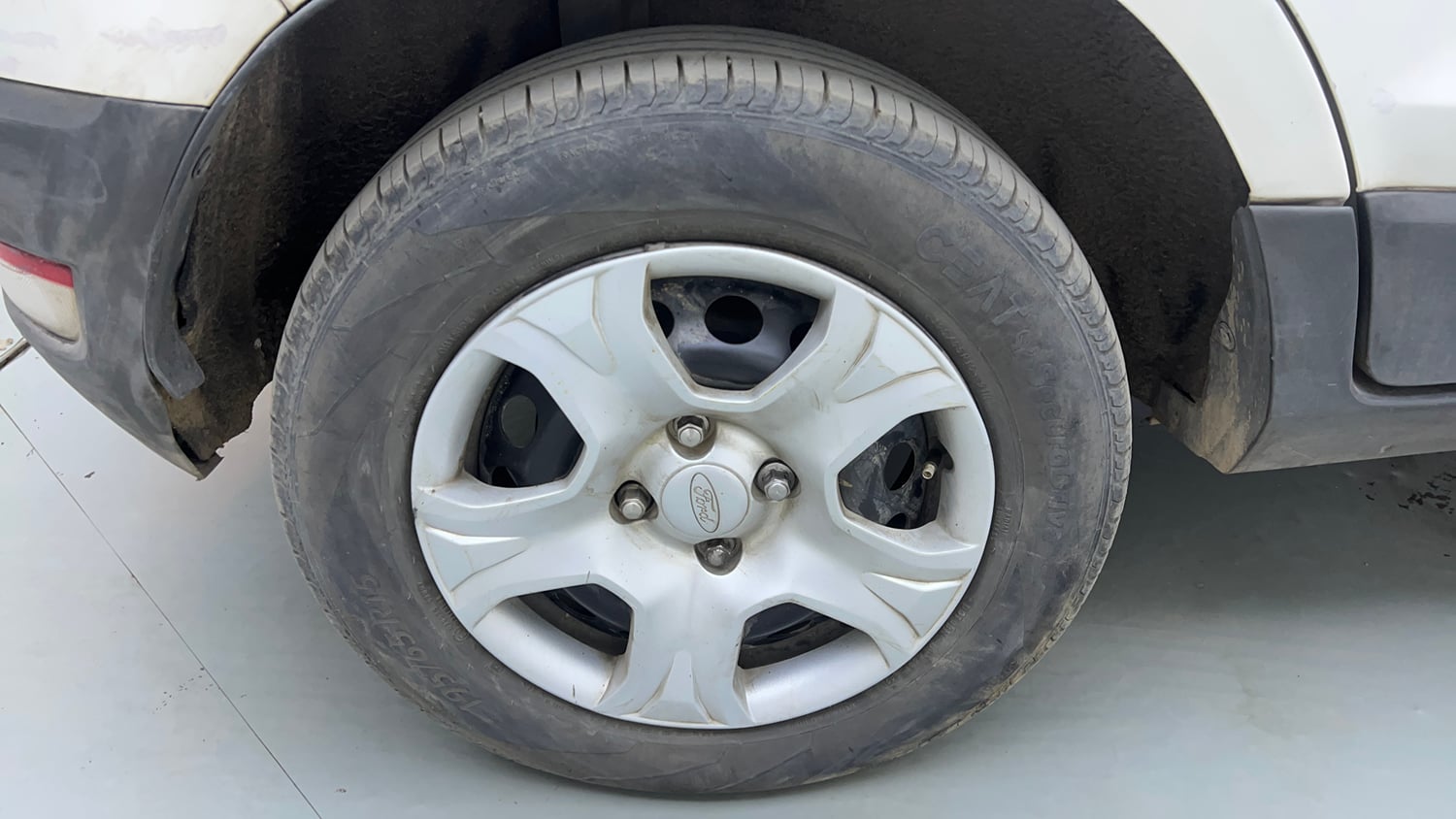 Used 2017 Ford EcoSport Trend+ 1.5L TDCi Diesel Manual tyres RIGHT REAR TYRE RIM VIEW