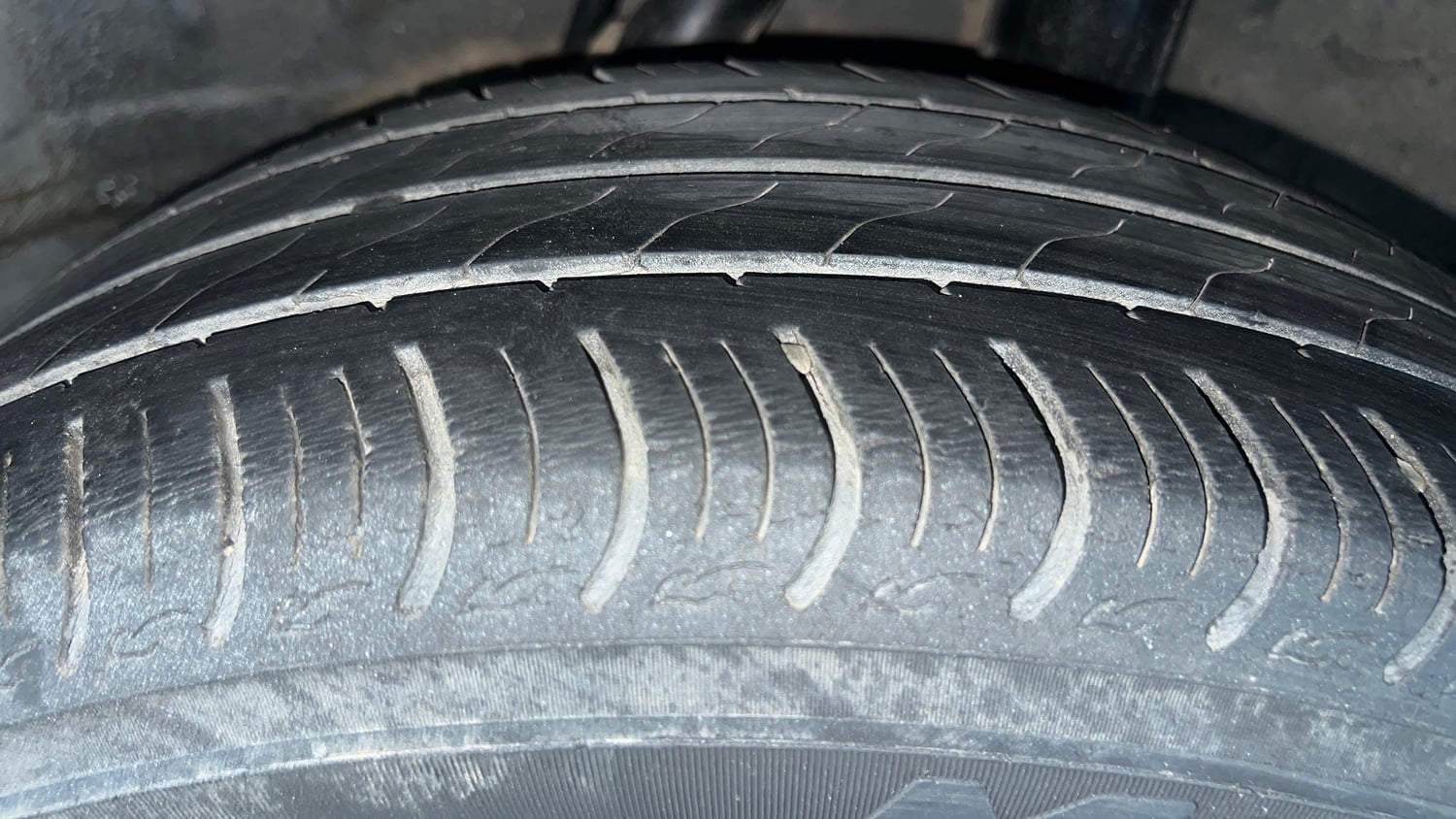 Used 2019 Honda Amaze 1.2 V CVT Petrol Petrol Automatic tyres LEFT REAR TYRE TREAD VIEW