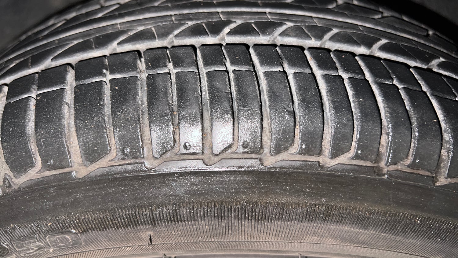 Used 2023 Tata Tiago XZA Plus Petrol Automatic tyres RIGHT FRONT TYRE TREAD VIEW