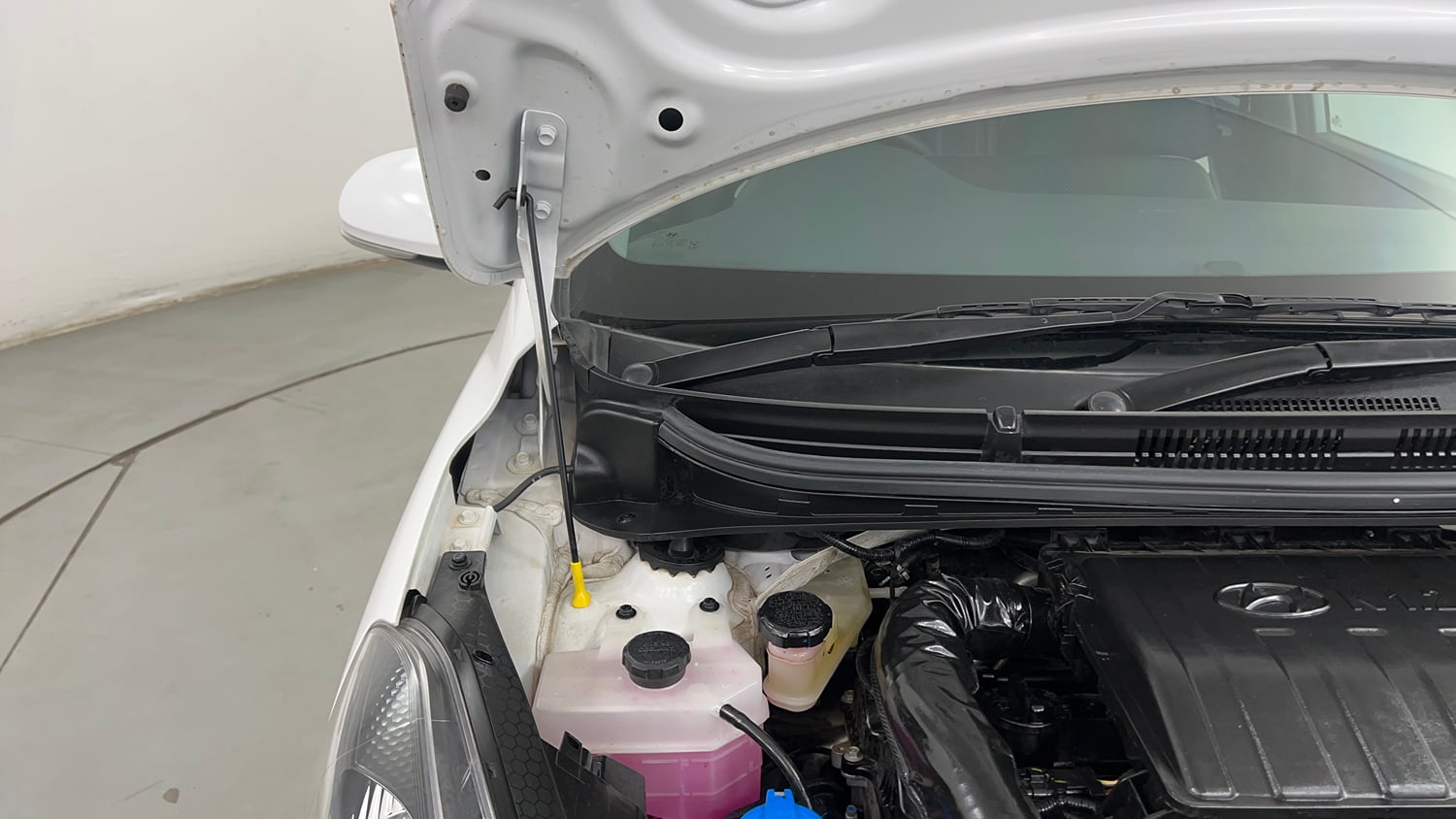 Used 2025 Hyundai Aura SX 1.2 CNG Cng Manual engine ENGINE RIGHT SIDE HINGE & APRON VIEW
